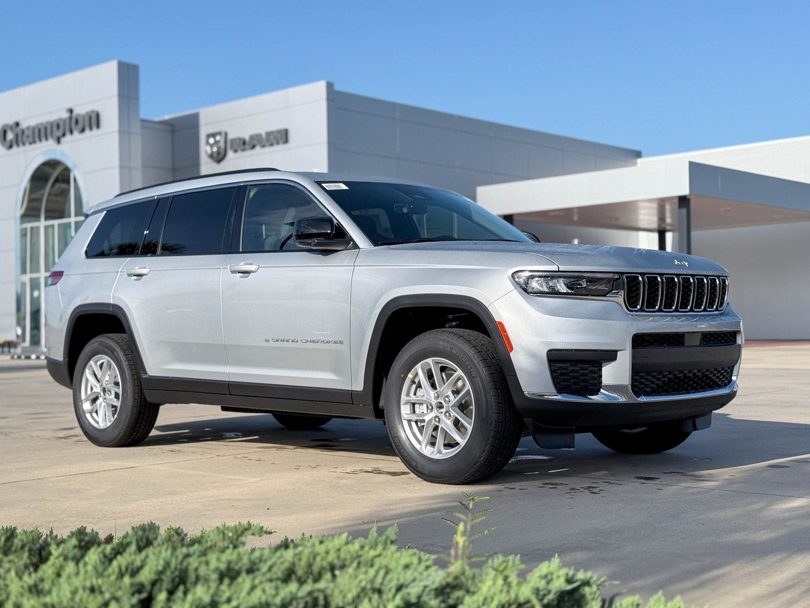 2025 Jeep Grand Cherokee GRAND CHEROKEE L LAREDO X 4X2