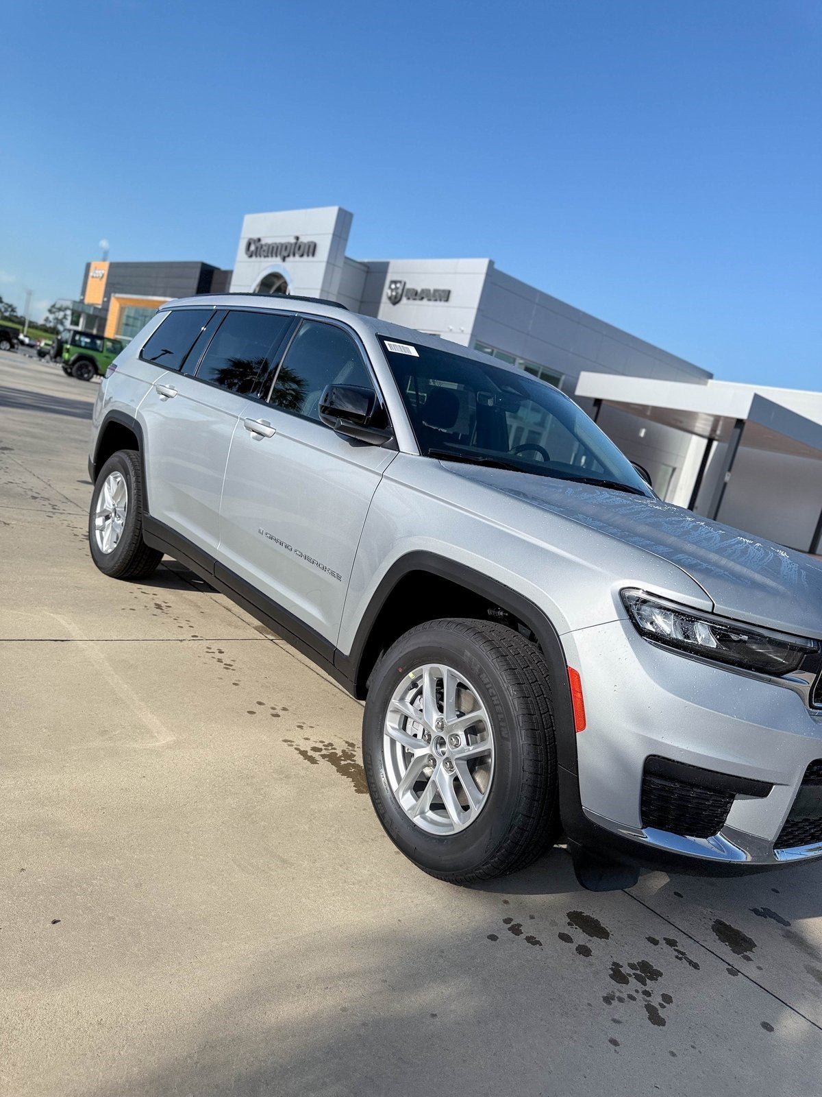 2025 Jeep Grand Cherokee GRAND CHEROKEE L LAREDO X 4X2