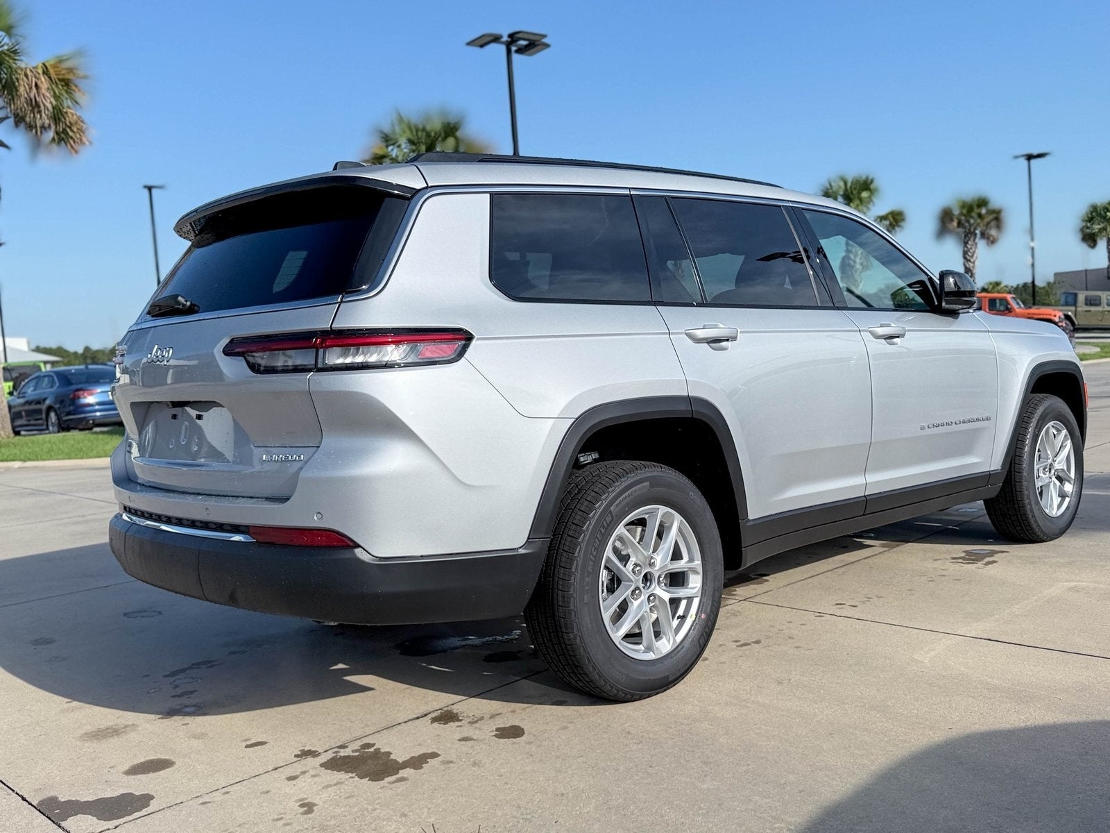 2025 Jeep Grand Cherokee GRAND CHEROKEE L LAREDO X 4X2