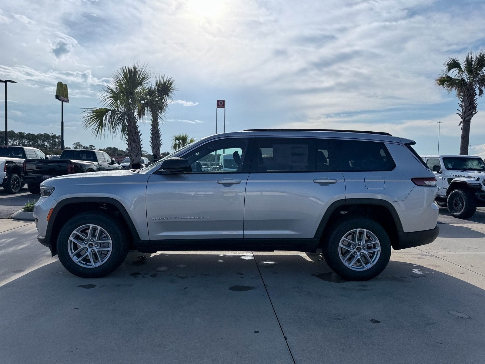 2025 Jeep Grand Cherokee GRAND CHEROKEE L LAREDO X 4X2