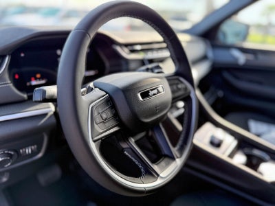 2025 Jeep Grand Cherokee GRAND CHEROKEE L LAREDO X 4X2