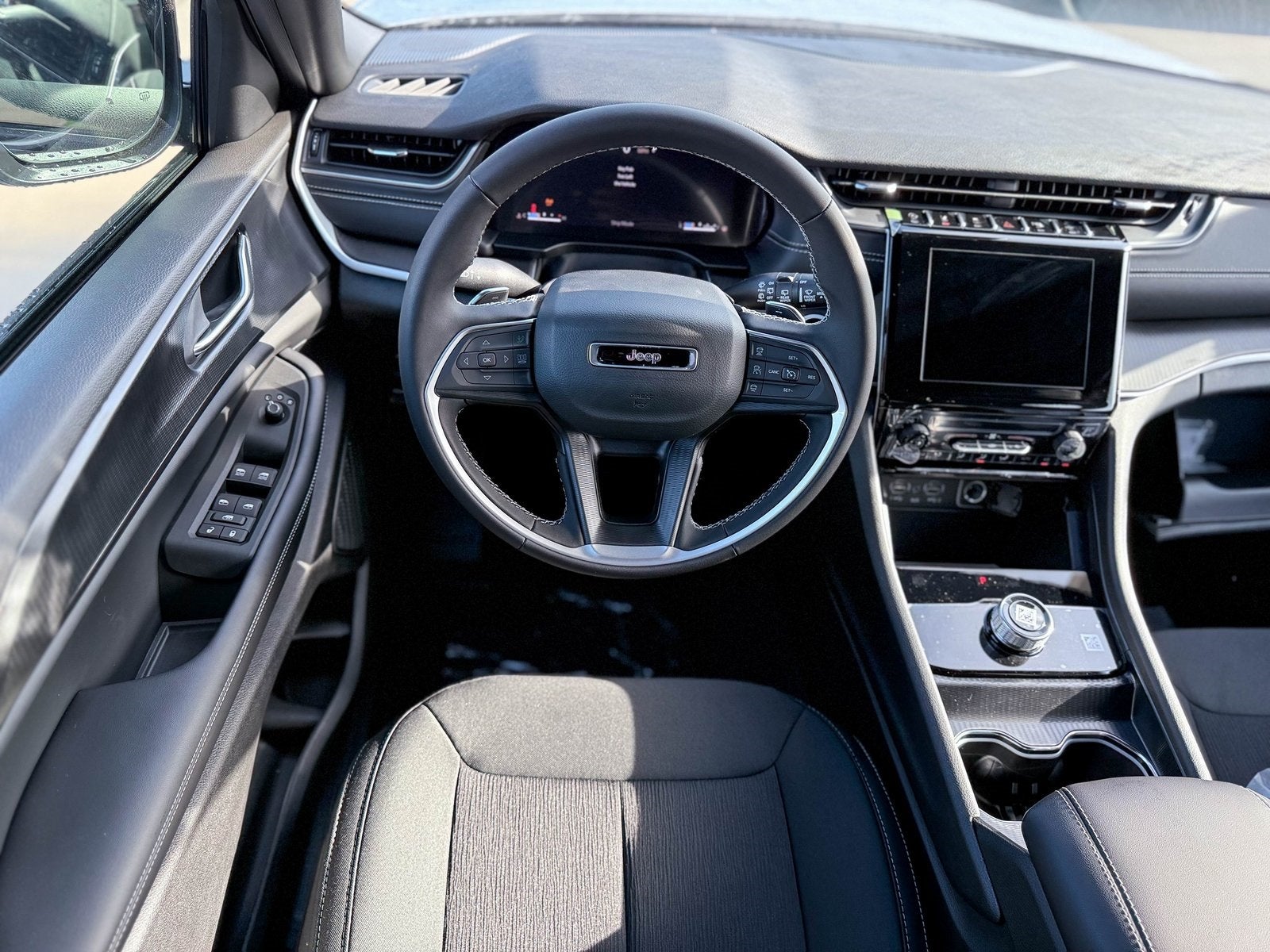 2025 Jeep Grand Cherokee GRAND CHEROKEE L LAREDO X 4X2