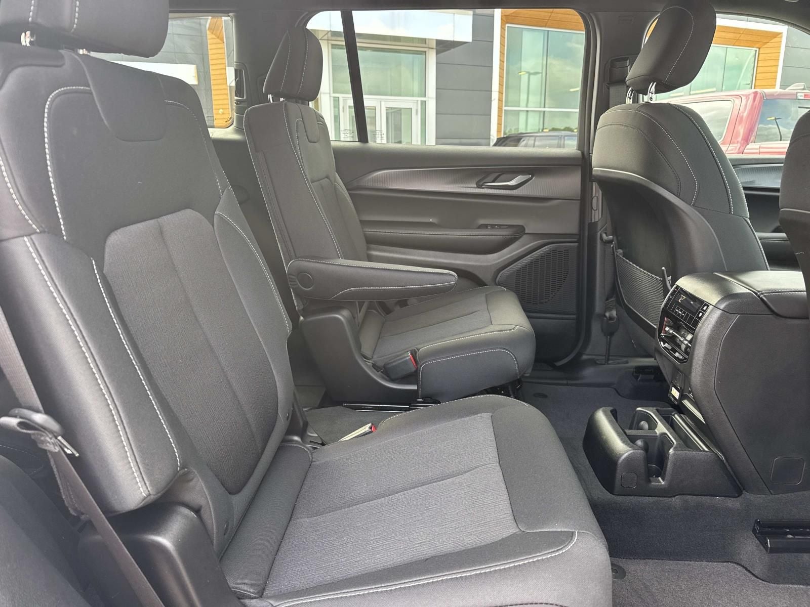 2026 Jeep Grand Cherokee GRAND CHEROKEE L LAREDO X 4X2