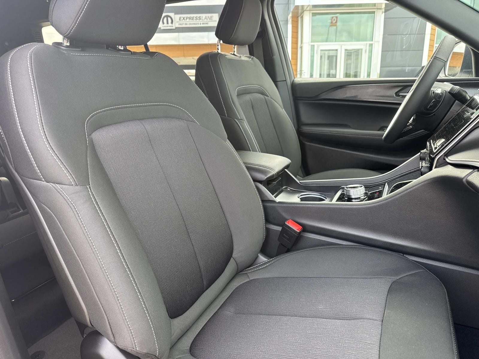 2026 Jeep Grand Cherokee GRAND CHEROKEE L LAREDO X 4X2