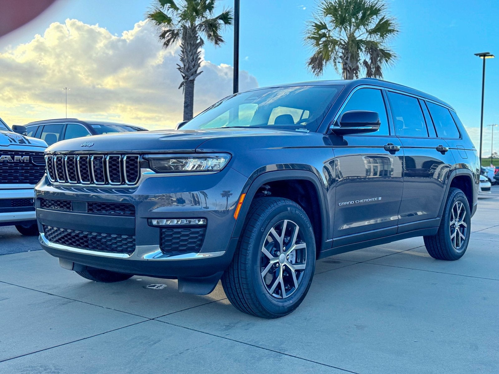 2025 Jeep Grand Cherokee GRAND CHEROKEE L LIMITED 4X4