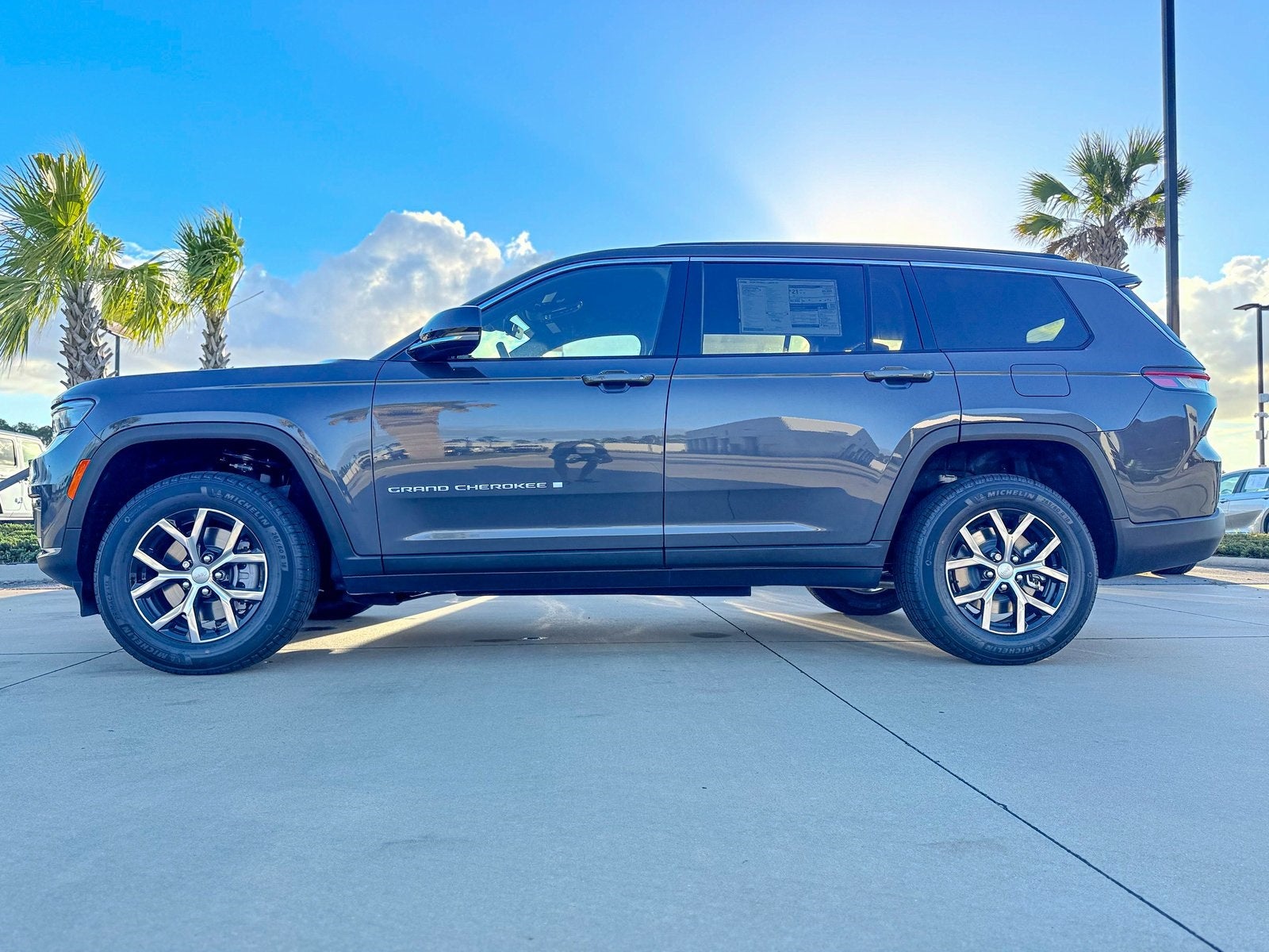 2025 Jeep Grand Cherokee GRAND CHEROKEE L LIMITED 4X4