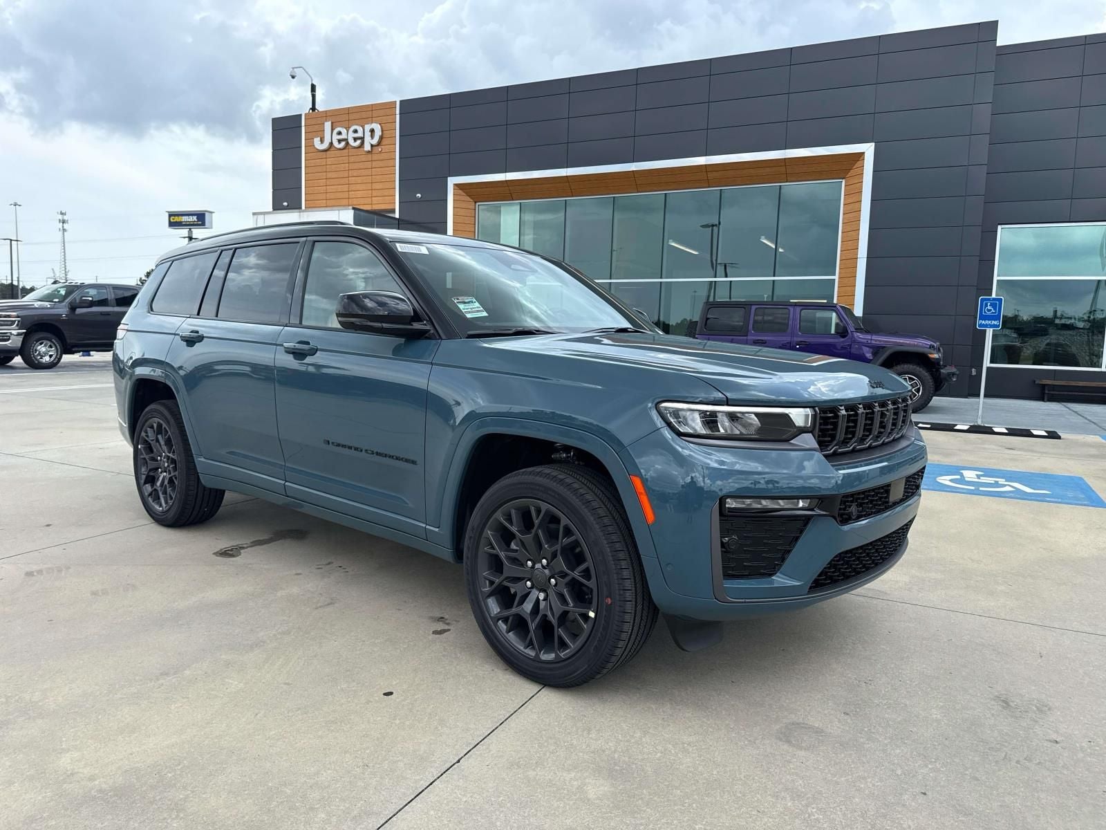 2026 Jeep Grand Cherokee L Summit 4x4's photo