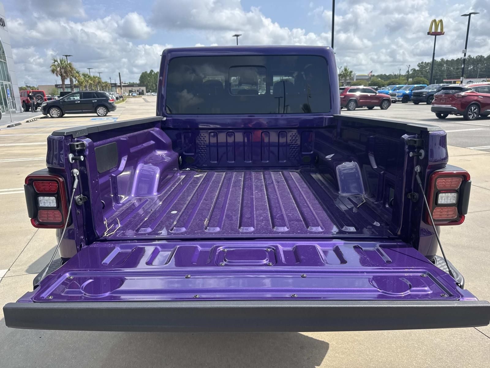2026 Jeep Gladiator GLADIATOR SAHARA 4X4