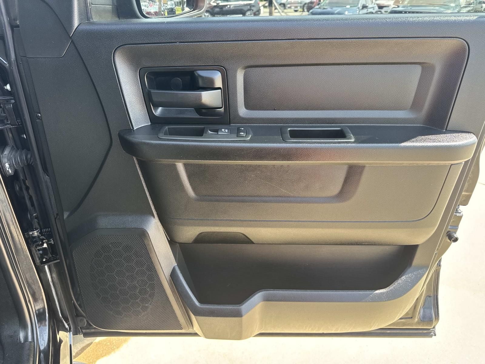 2019 RAM 1500 Classic Express Crew Cab 4x2 5'7' Box