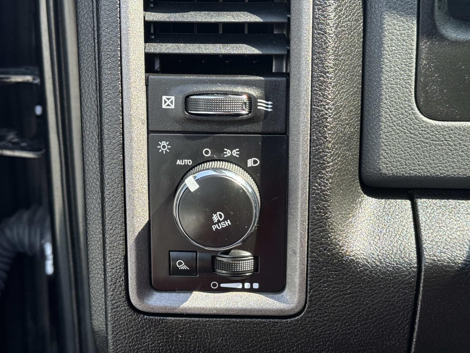 2019 RAM 1500 Classic Express Crew Cab 4x2 5'7' Box