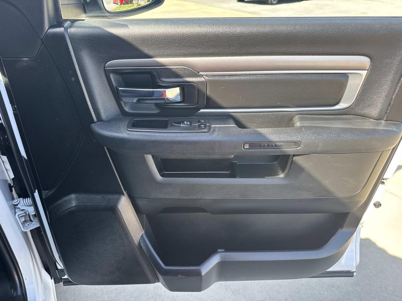 2024 RAM 1500 Classic Warlock Crew Cab 4x2 5'7' Box