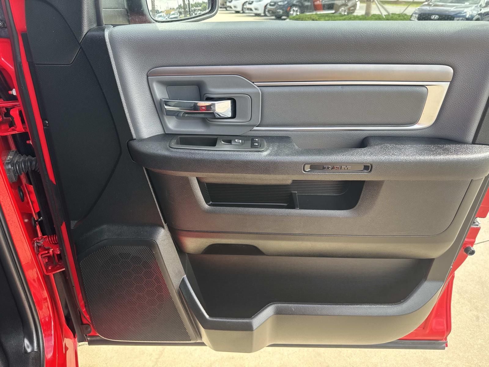 2022 RAM 1500 Classic SLT Crew Cab 4x4 5'7' Box
