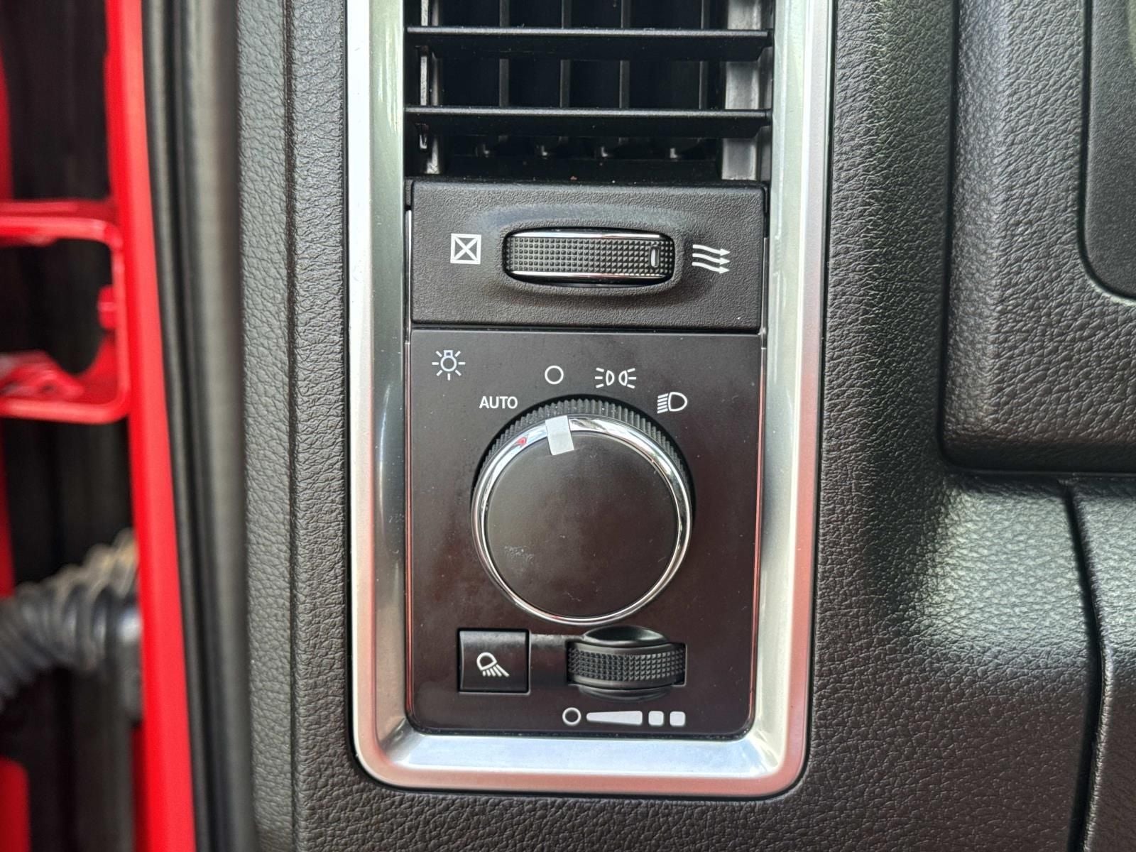 2022 RAM 1500 Classic SLT Crew Cab 4x4 5'7' Box