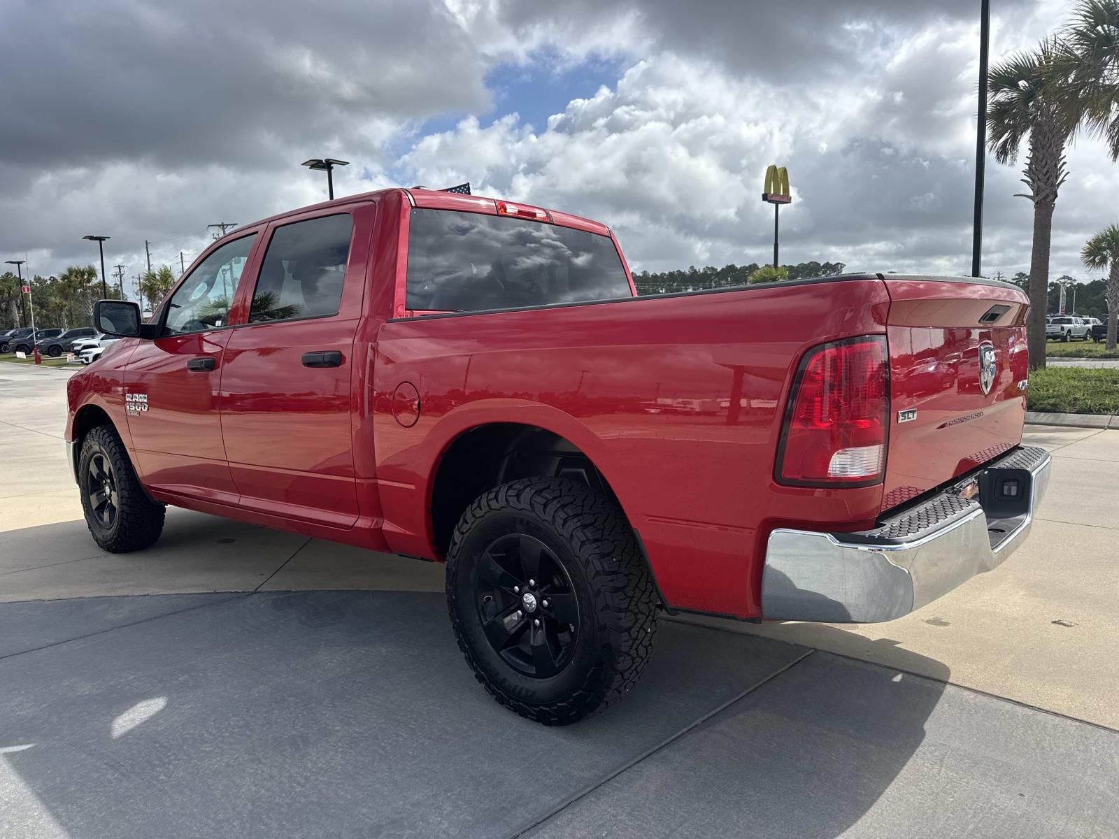2022 RAM 1500 Classic SLT Crew Cab 4x4 5'7' Box