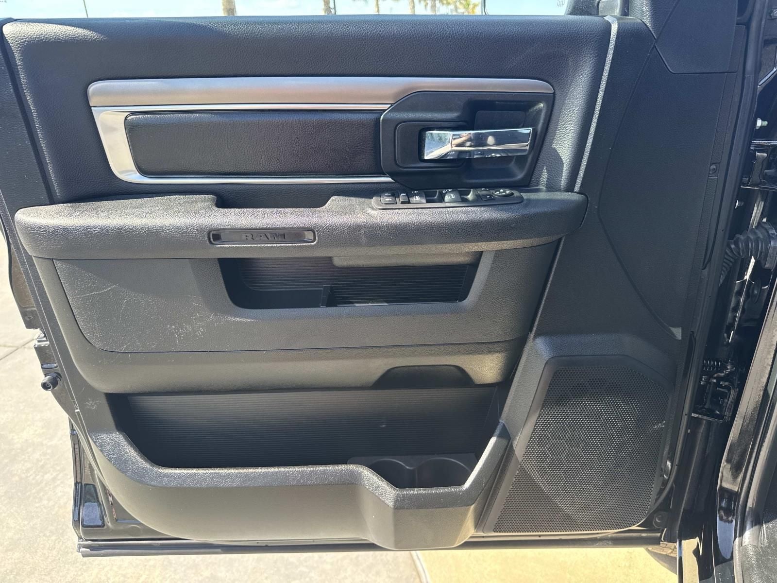 2024 RAM 1500 Classic Warlock Crew Cab 4x4 5'7' Box