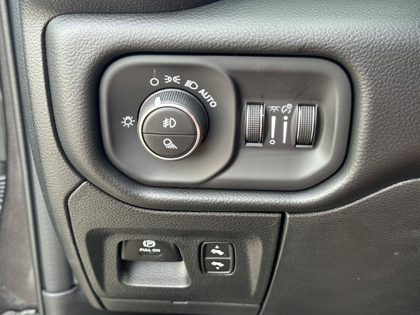 2027 RAM Ram 1500 RAM 1500 BIG HORN CREW CAB 4X2 5'7' BOX