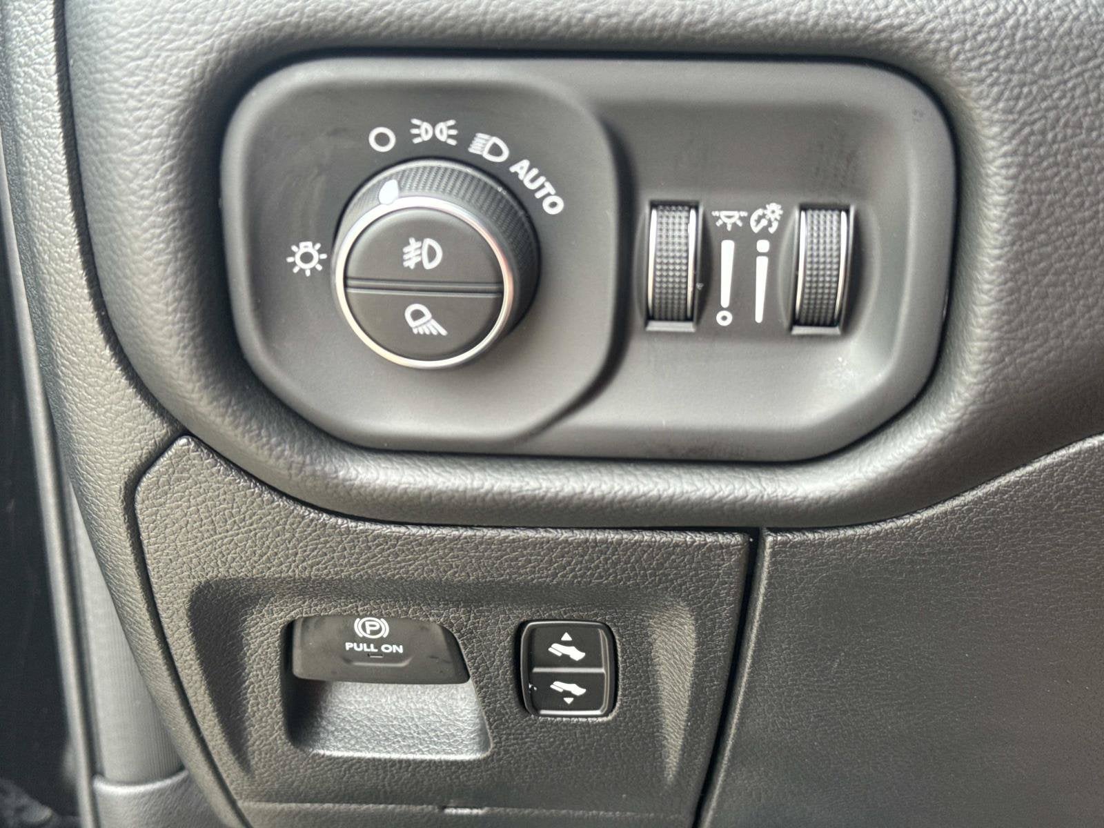 2027 RAM Ram 1500 RAM 1500 BIG HORN CREW CAB 4X2 5'7' BOX