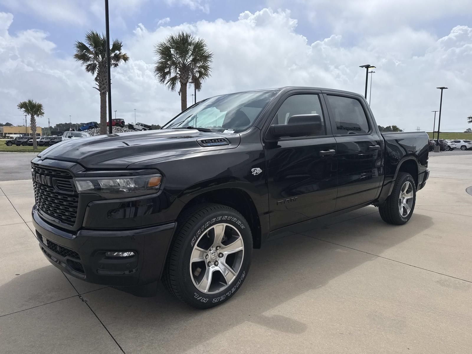 2026 RAM Ram 1500 RAM 1500 EXPRESS CREW CAB 4X2 5'7' BOX