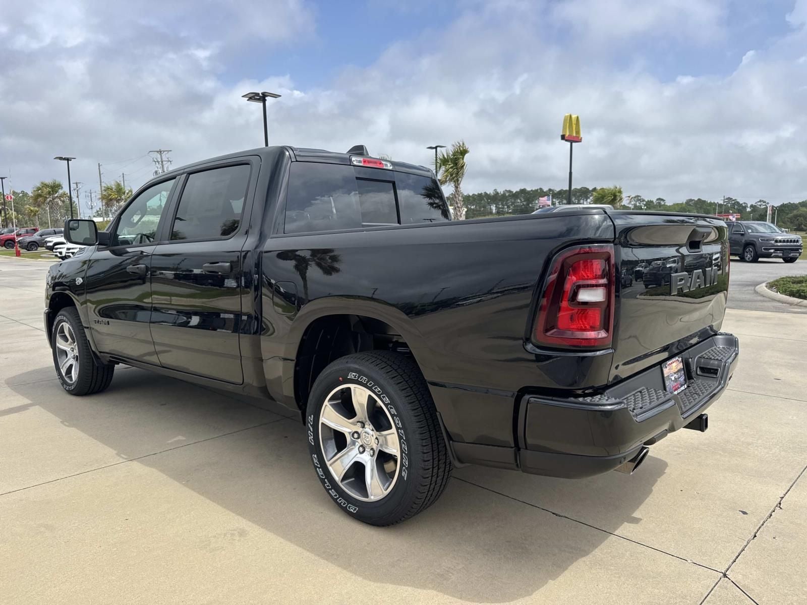2026 RAM Ram 1500 RAM 1500 EXPRESS CREW CAB 4X2 5'7' BOX