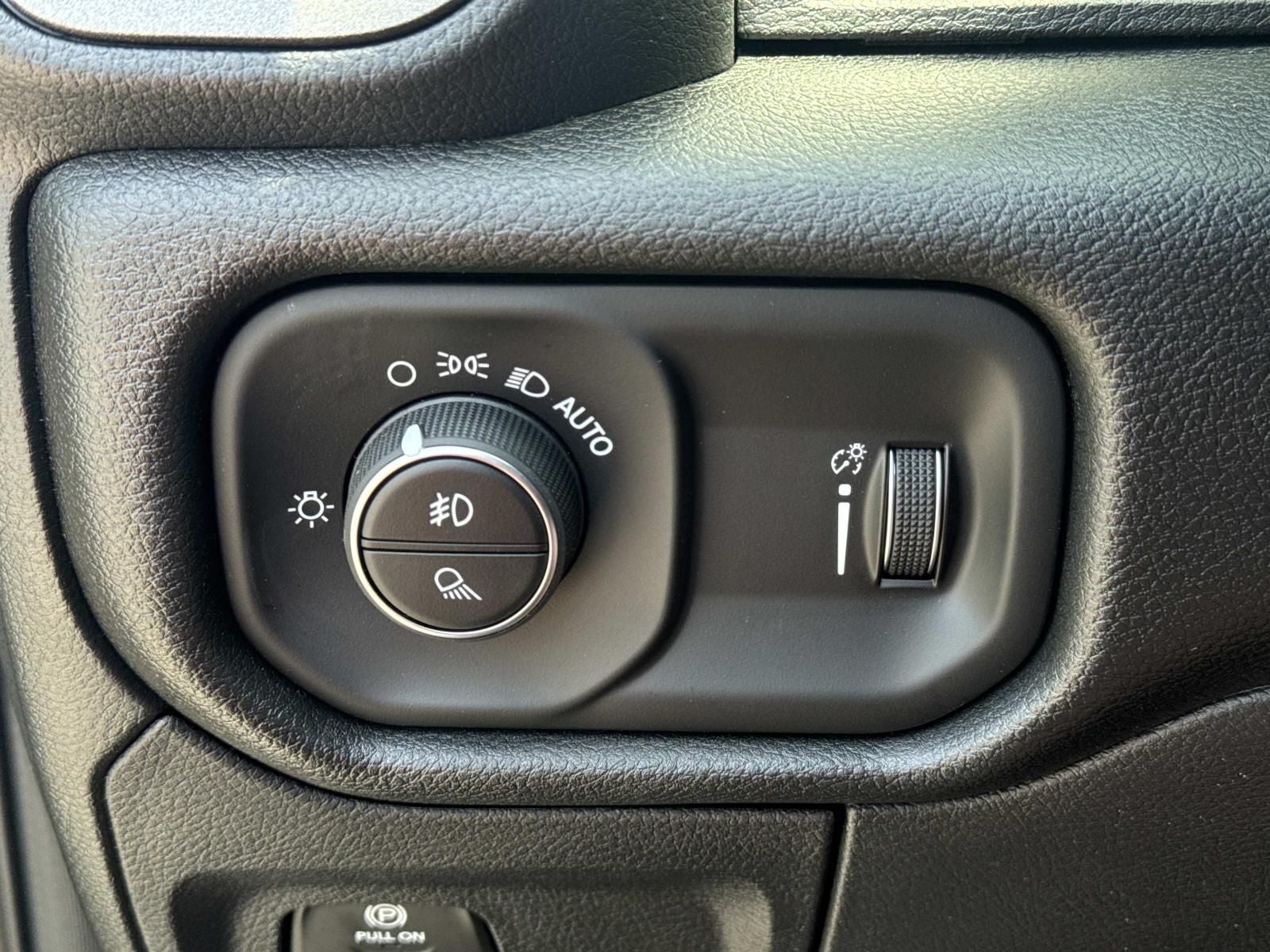 2026 RAM Ram 1500 RAM 1500 EXPRESS CREW CAB 4X2 5'7' BOX