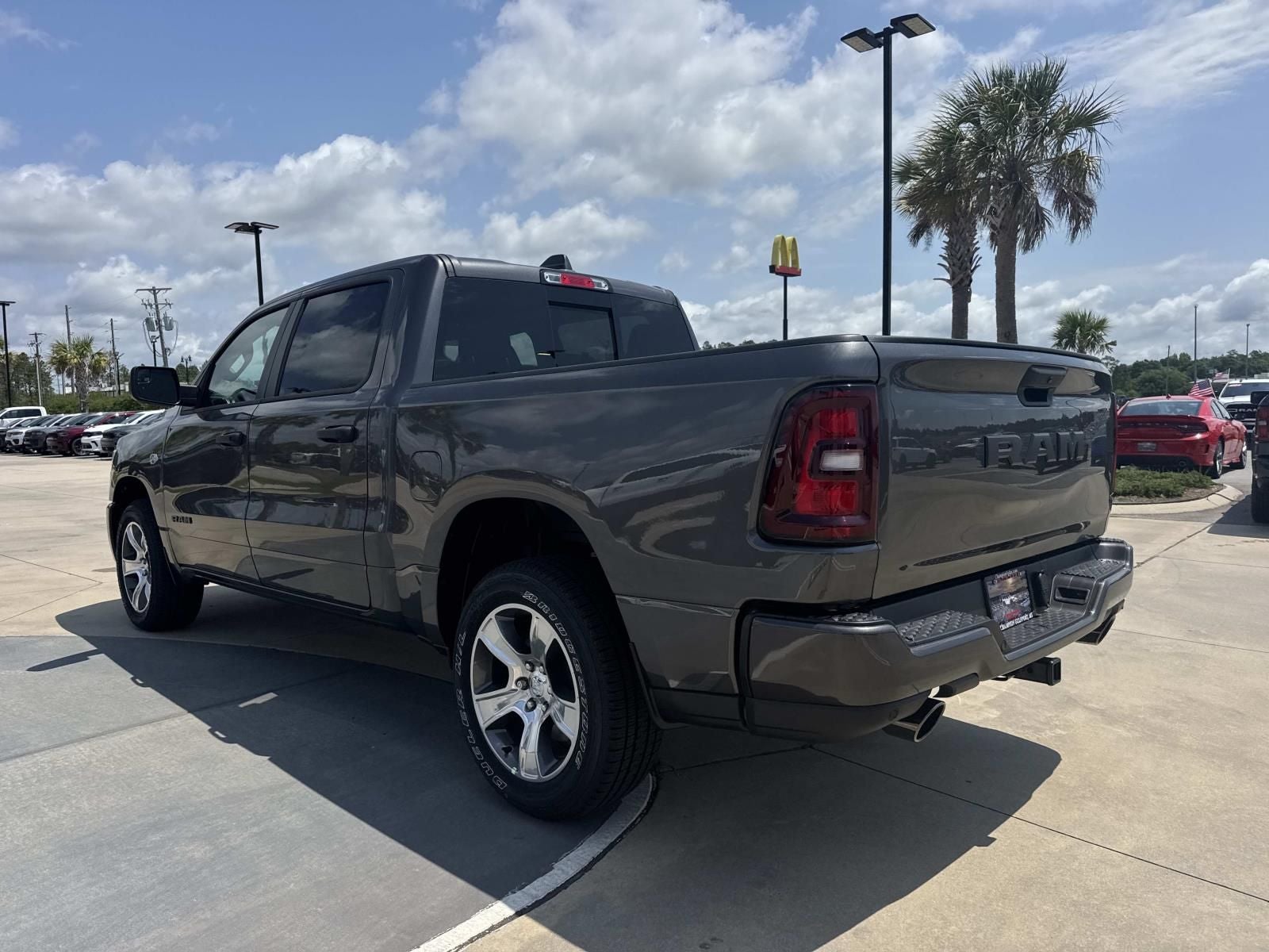 2026 RAM Ram 1500 RAM 1500 EXPRESS CREW CAB 4X2 5'7' BOX