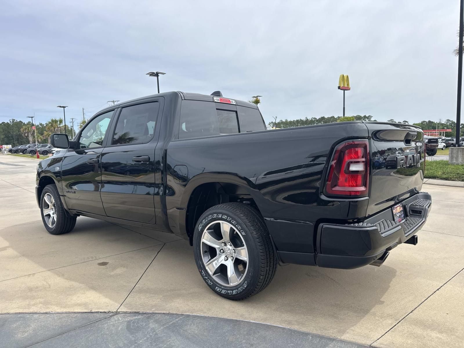 2026 RAM Ram 1500 RAM 1500 EXPRESS CREW CAB 4X2 5'7' BOX