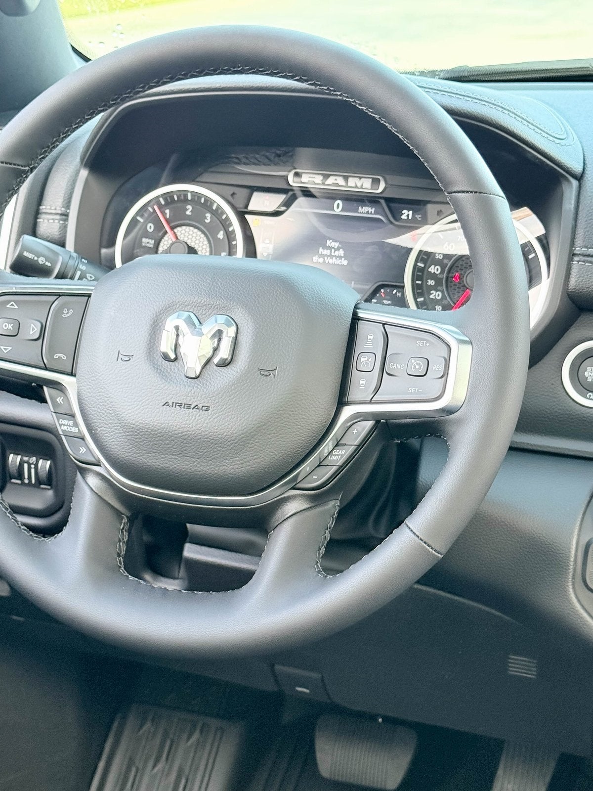 2026 RAM Ram 1500 RAM 1500 LARAMIE CREW CAB 4X2 5'7' BOX