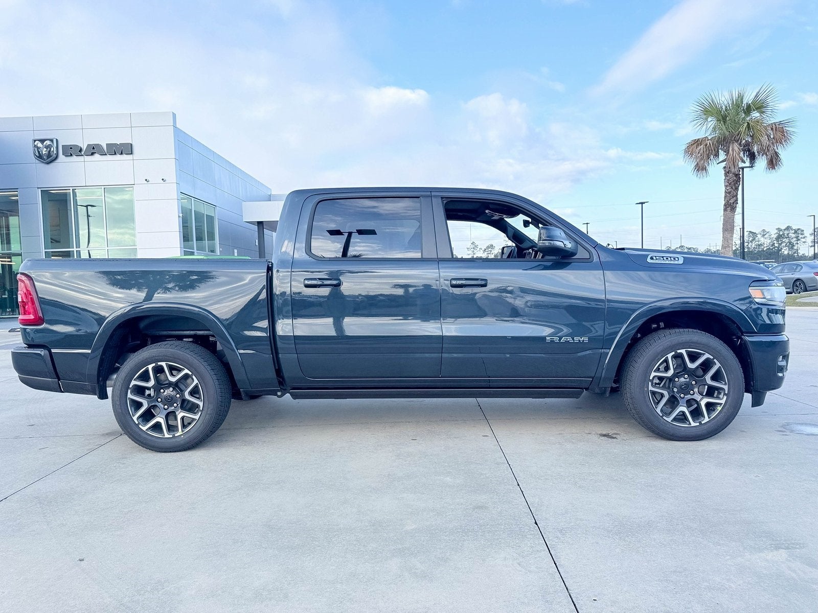 2026 RAM Ram 1500 RAM 1500 LARAMIE CREW CAB 4X2 5'7' BOX