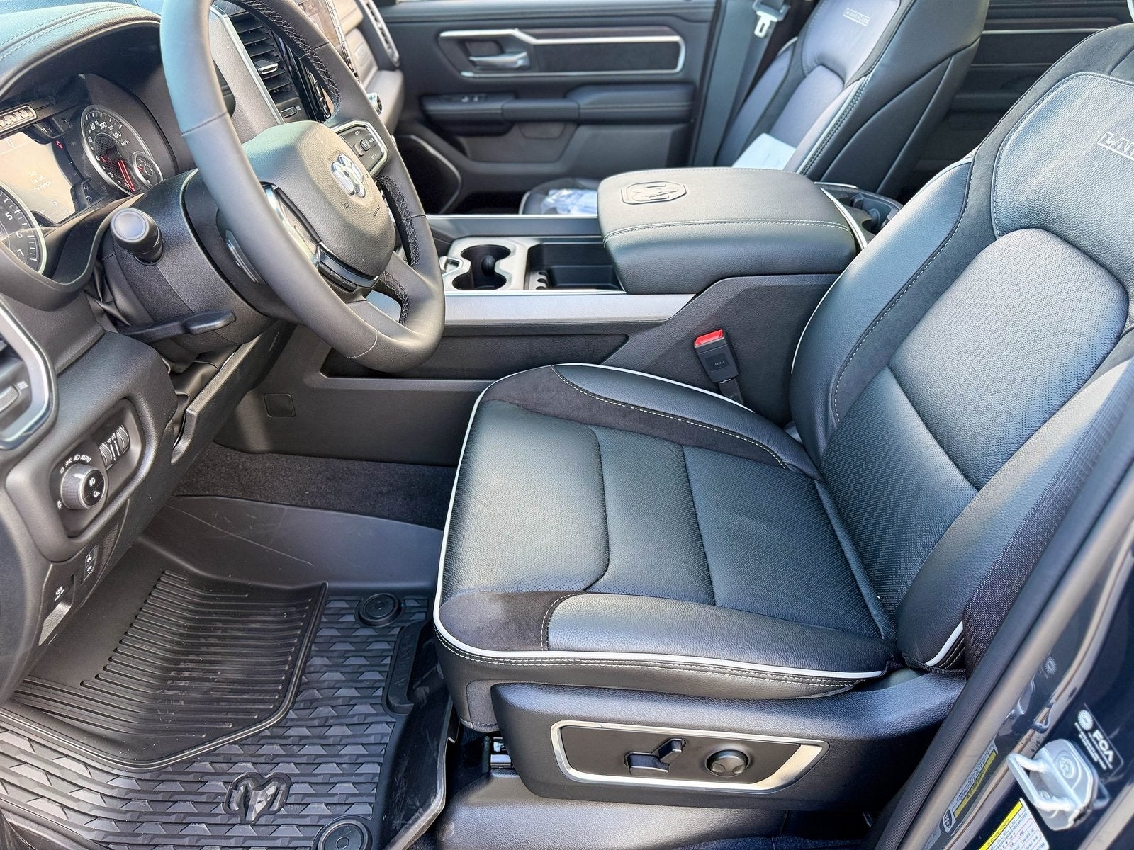 2026 RAM Ram 1500 RAM 1500 LARAMIE CREW CAB 4X2 5'7' BOX