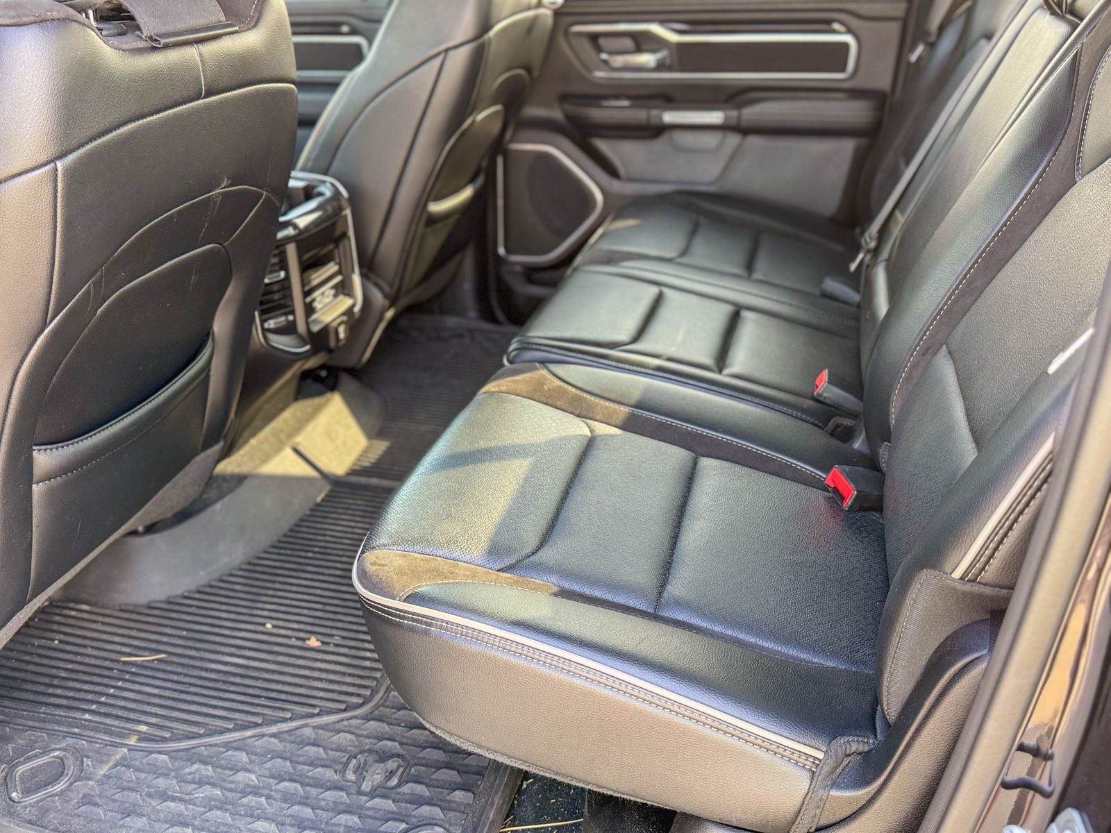 2022 RAM 1500 Laramie Crew Cab 4x2 5'7' Box