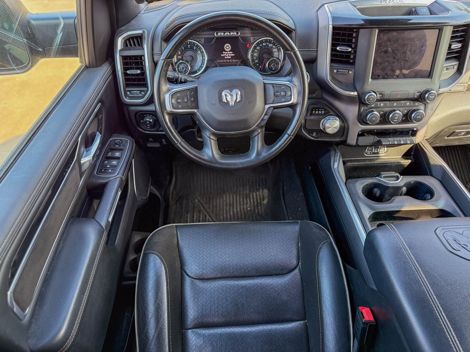 2022 RAM 1500 Laramie Crew Cab 4x2 5'7' Box