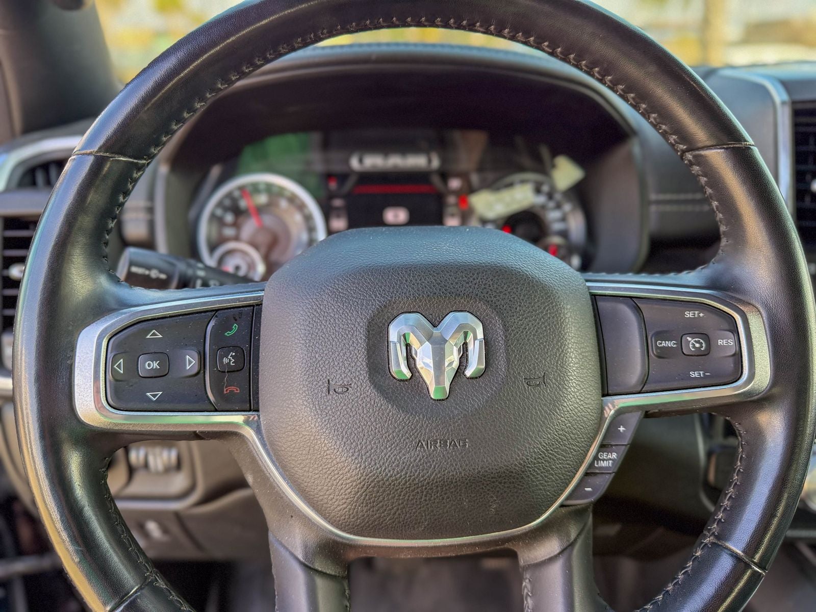 2022 RAM 1500 Laramie Crew Cab 4x2 5'7' Box