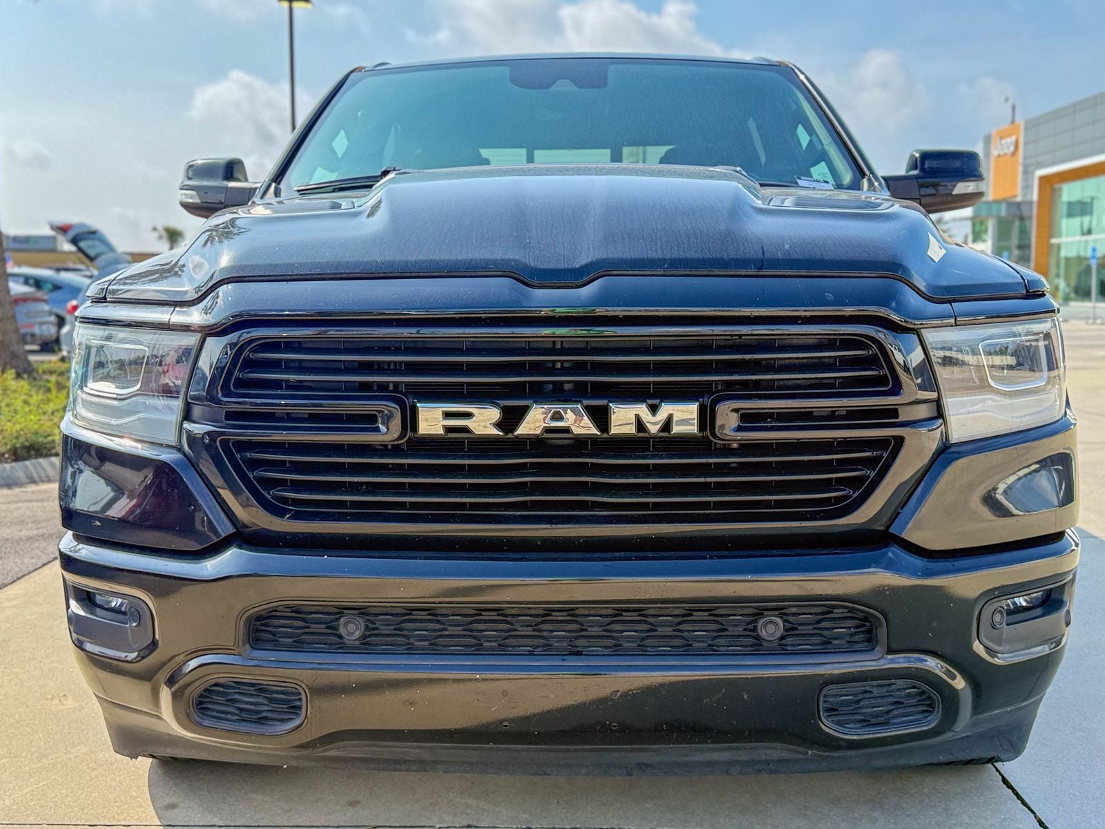 2022 RAM 1500 Laramie Crew Cab 4x2 5'7' Box