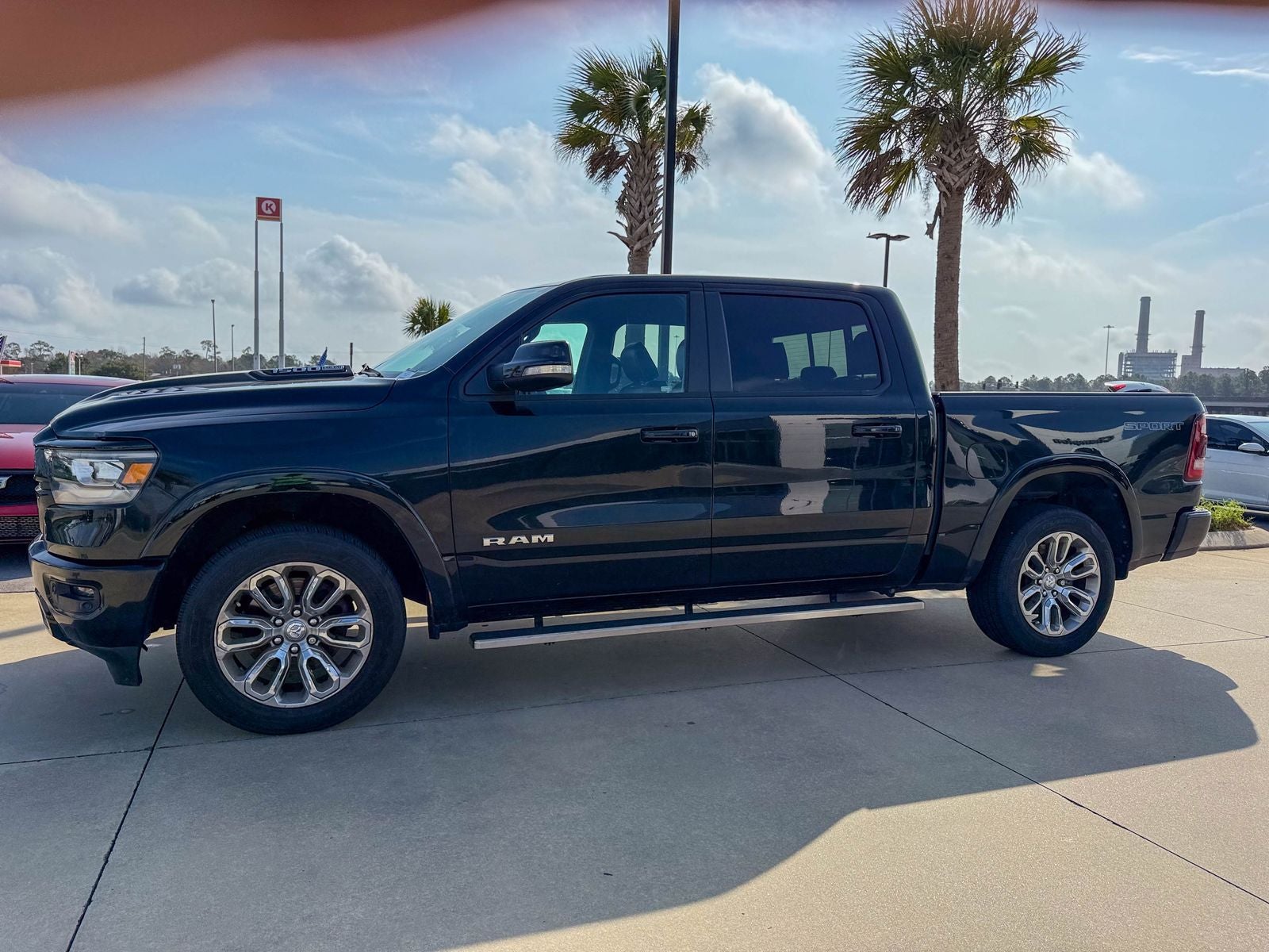 2022 RAM 1500 Laramie Crew Cab 4x2 5'7' Box