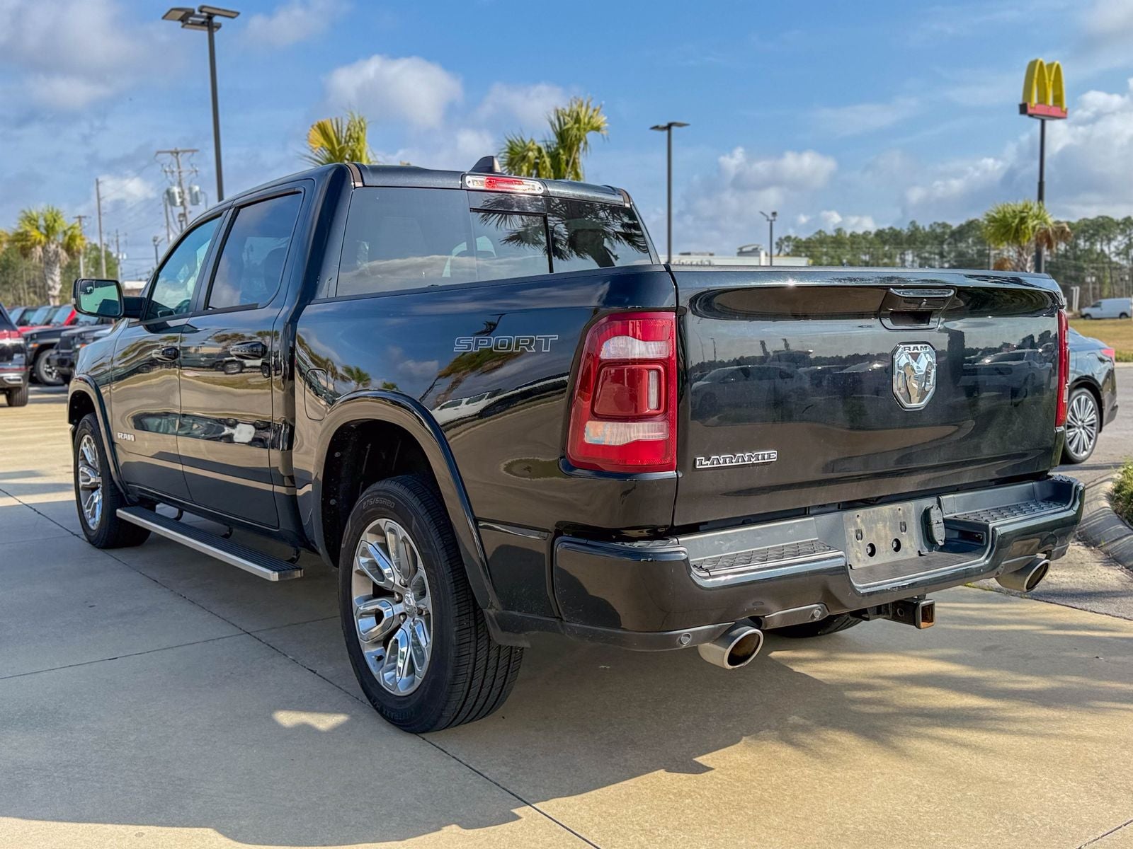2022 RAM 1500 Laramie Crew Cab 4x2 5'7' Box