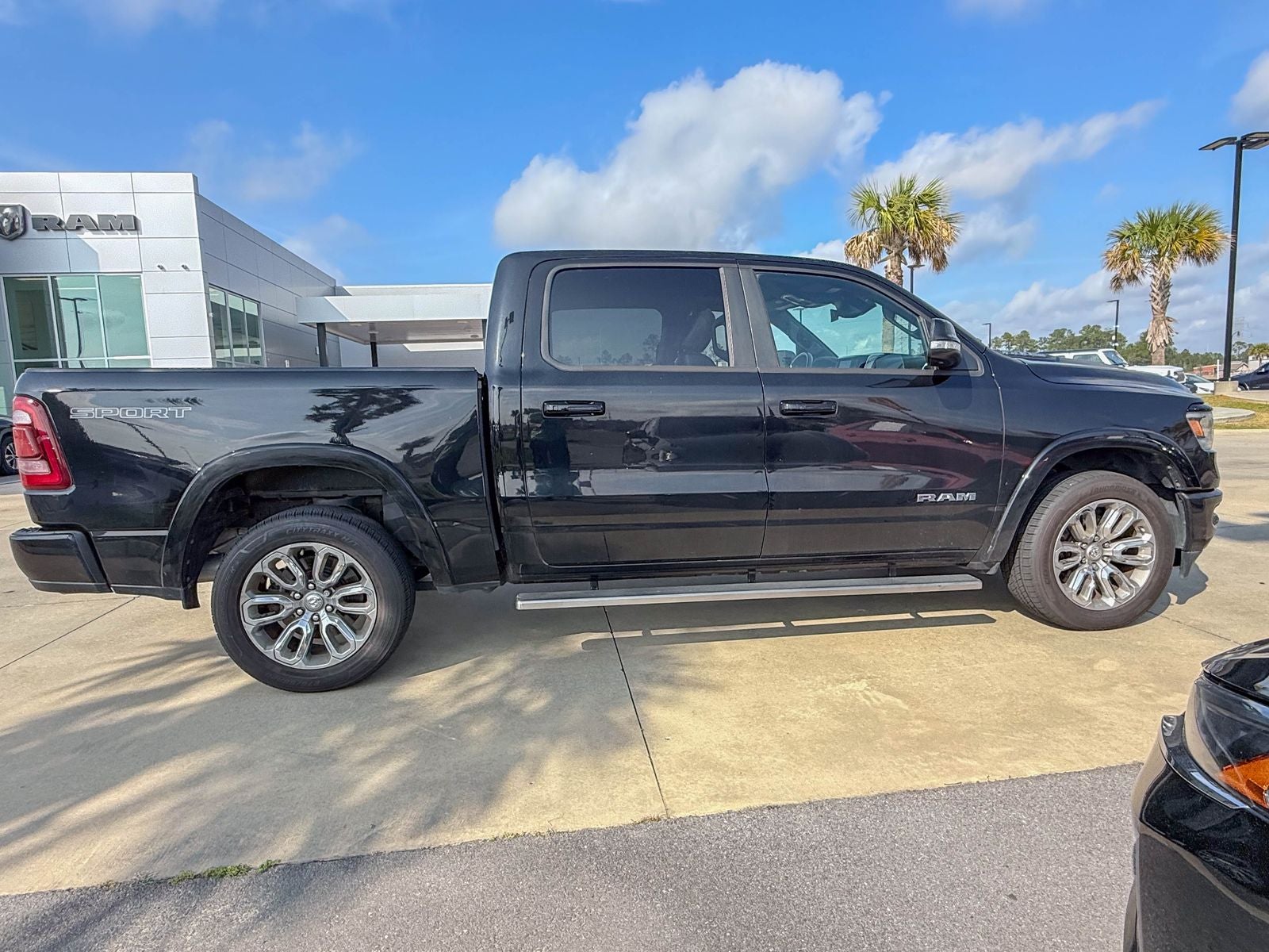 2022 RAM 1500 Laramie Crew Cab 4x2 5'7' Box