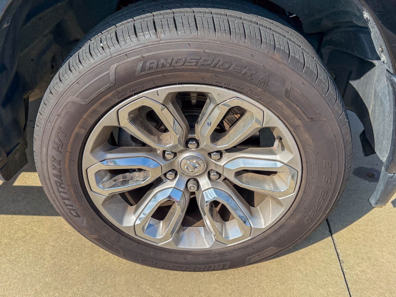 2022 RAM 1500 Laramie Crew Cab 4x2 5'7' Box