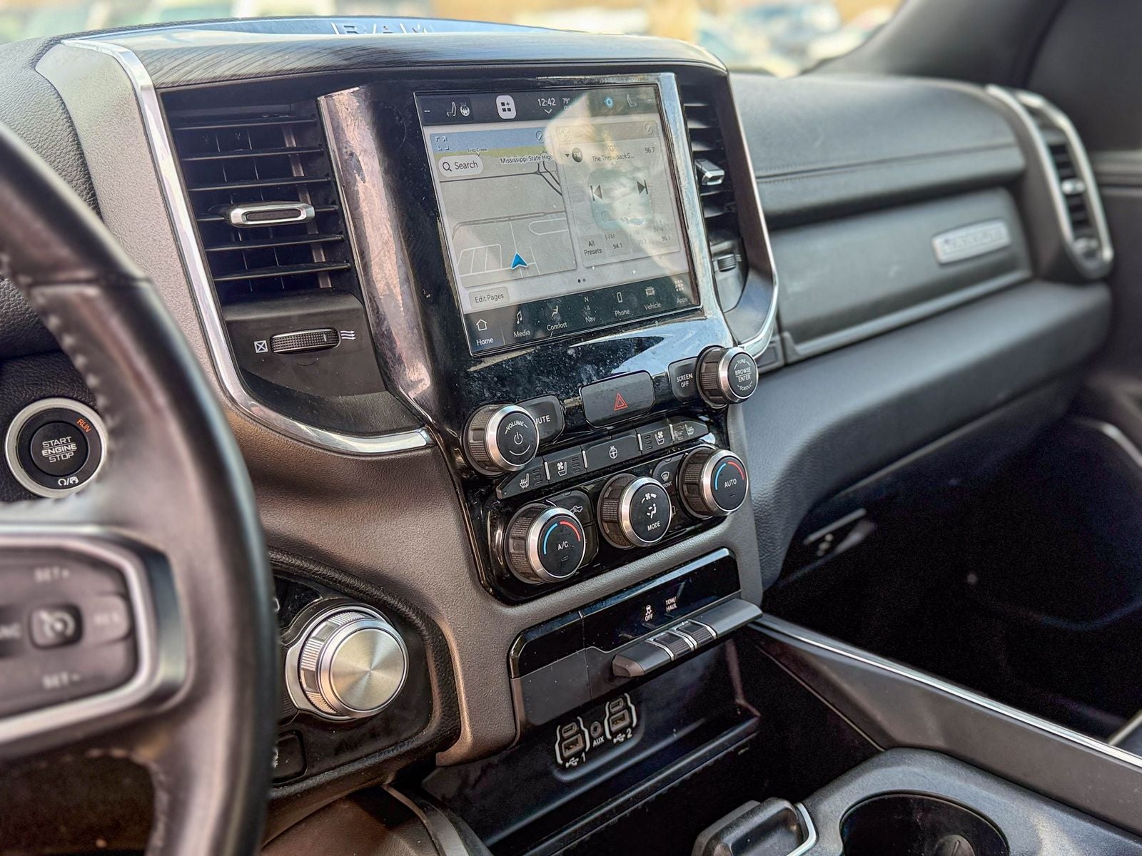 2024 RAM 1500 Laramie Crew Cab 4x2 5'7' Box