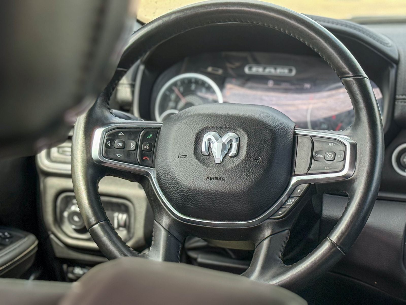 2024 RAM 1500 Laramie Crew Cab 4x2 5'7' Box