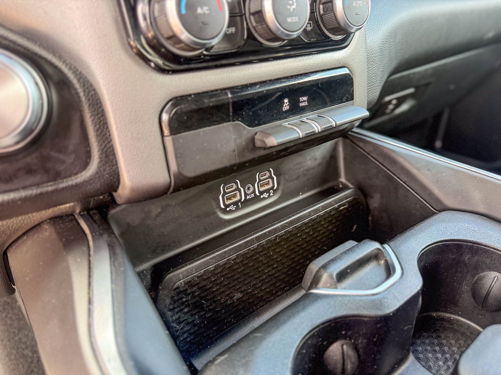 2024 RAM 1500 Laramie Crew Cab 4x2 5'7' Box