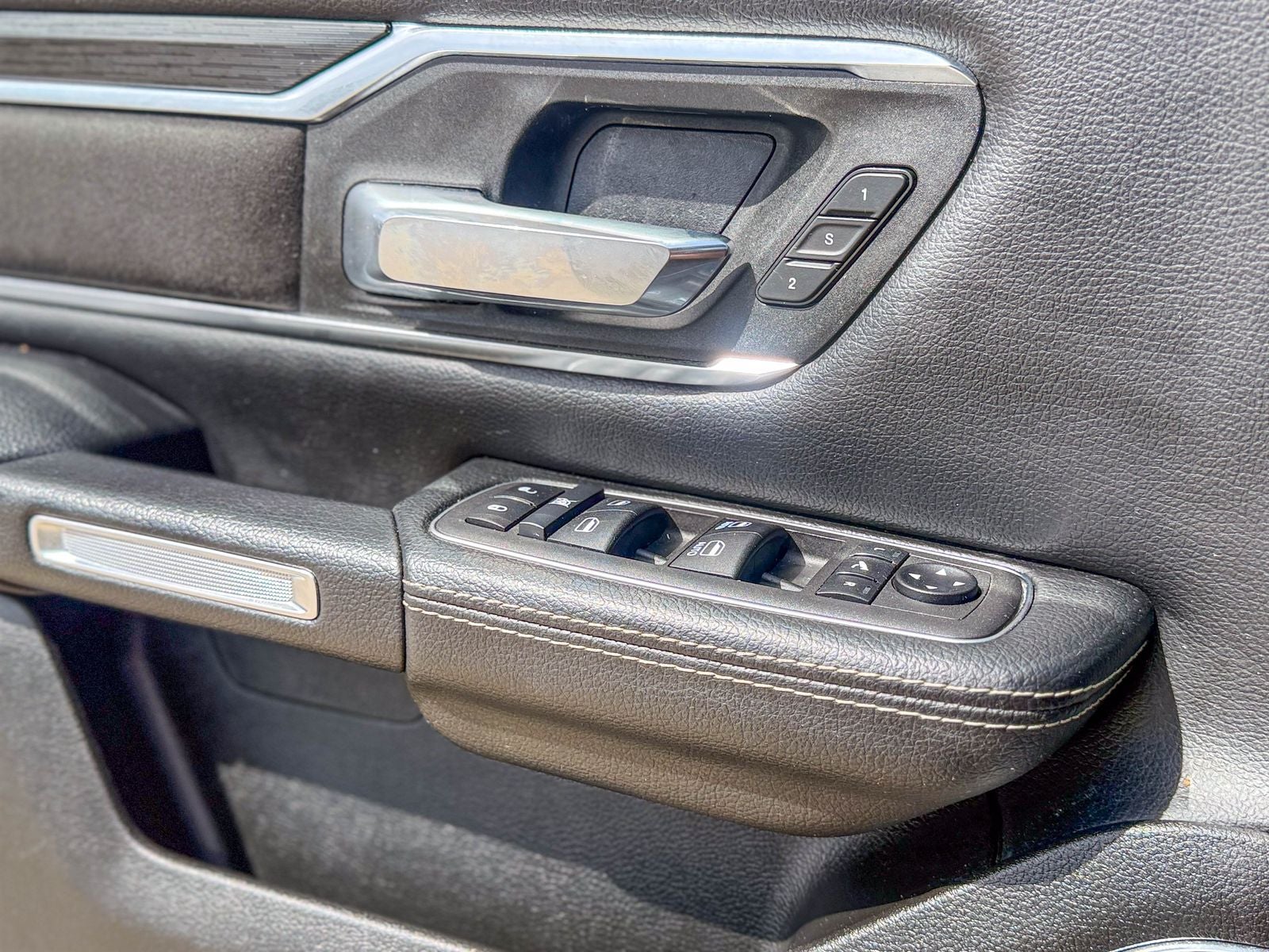 2024 RAM 1500 Laramie Crew Cab 4x2 5'7' Box