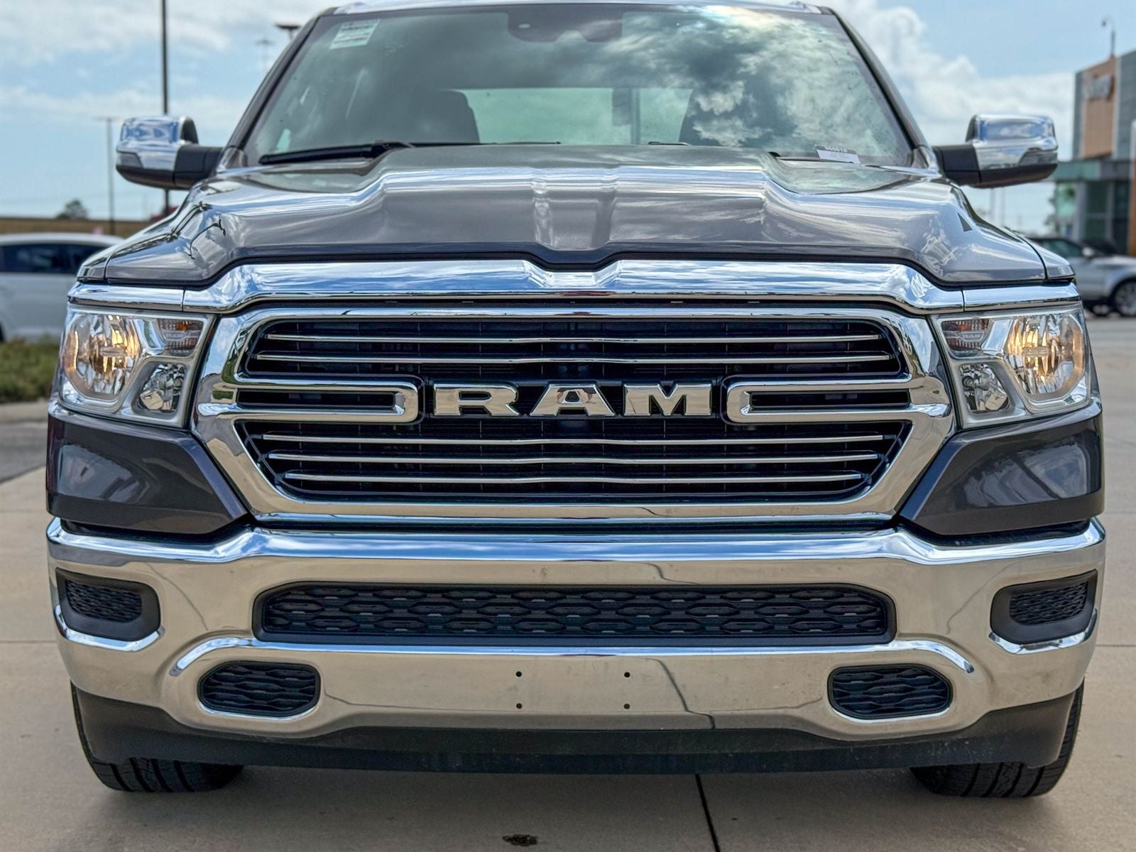 2024 RAM 1500 Laramie Crew Cab 4x2 5'7' Box