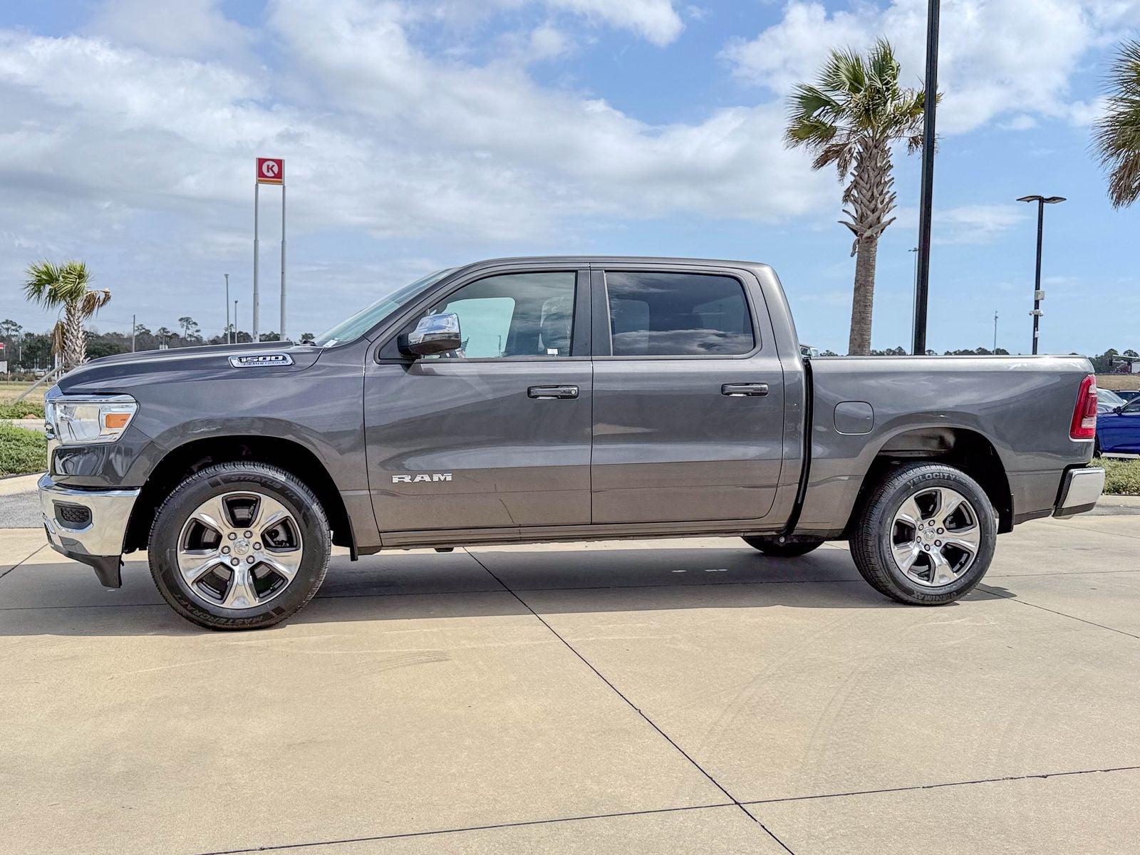 2024 RAM 1500 Laramie Crew Cab 4x2 5'7' Box