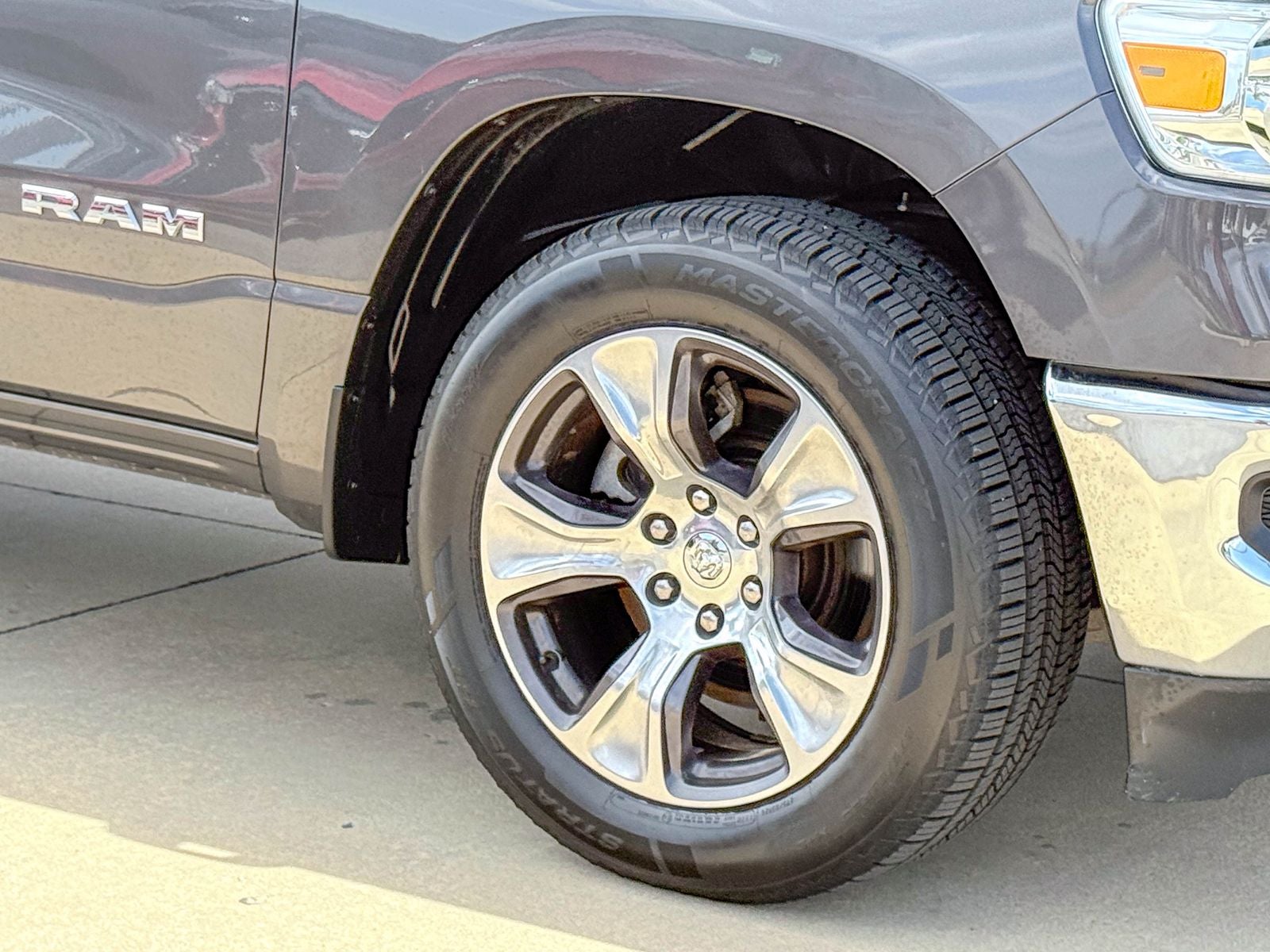 2024 RAM 1500 Laramie Crew Cab 4x2 5'7' Box