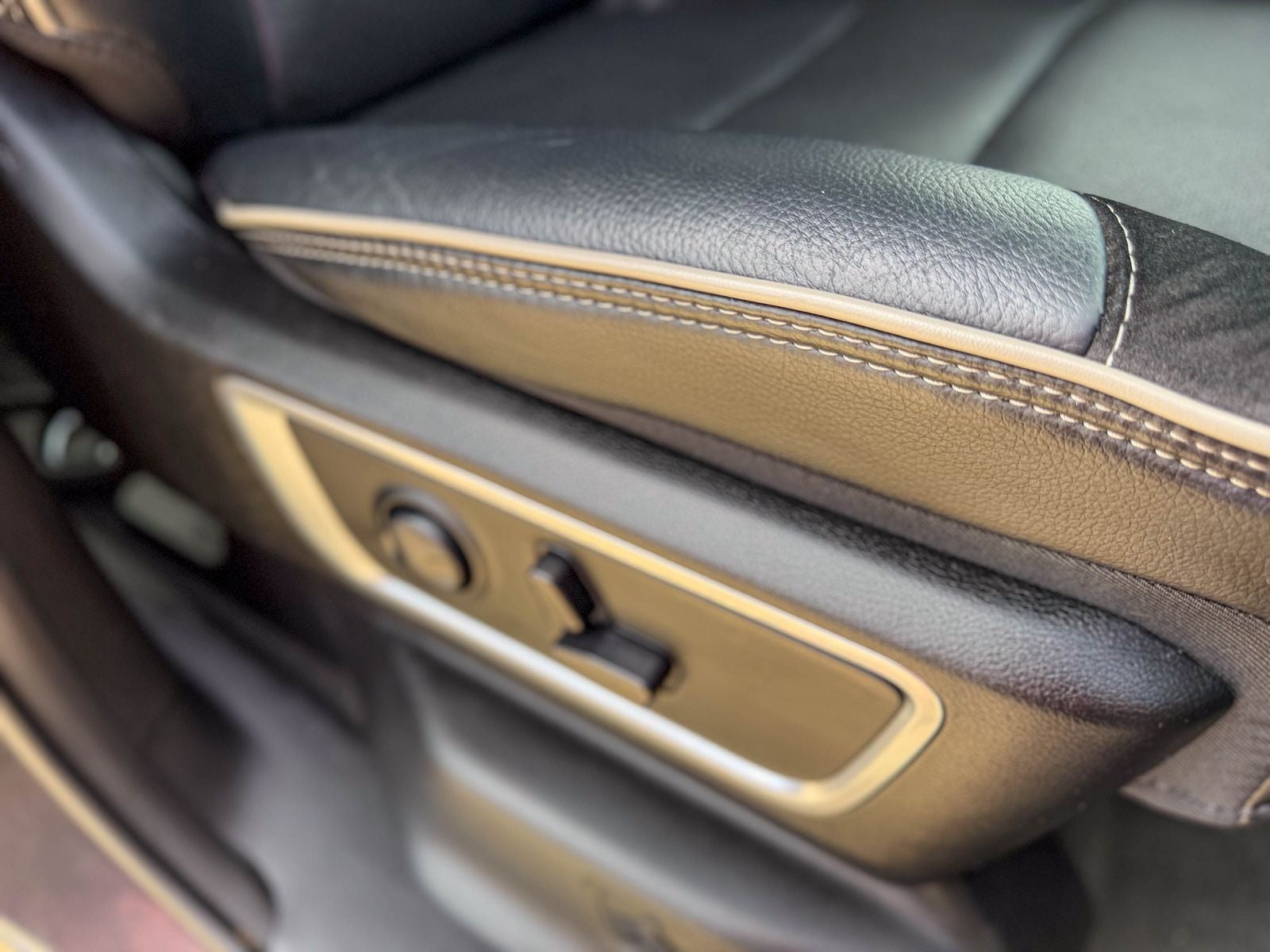 2024 RAM 1500 Laramie Crew Cab 4x2 5'7' Box