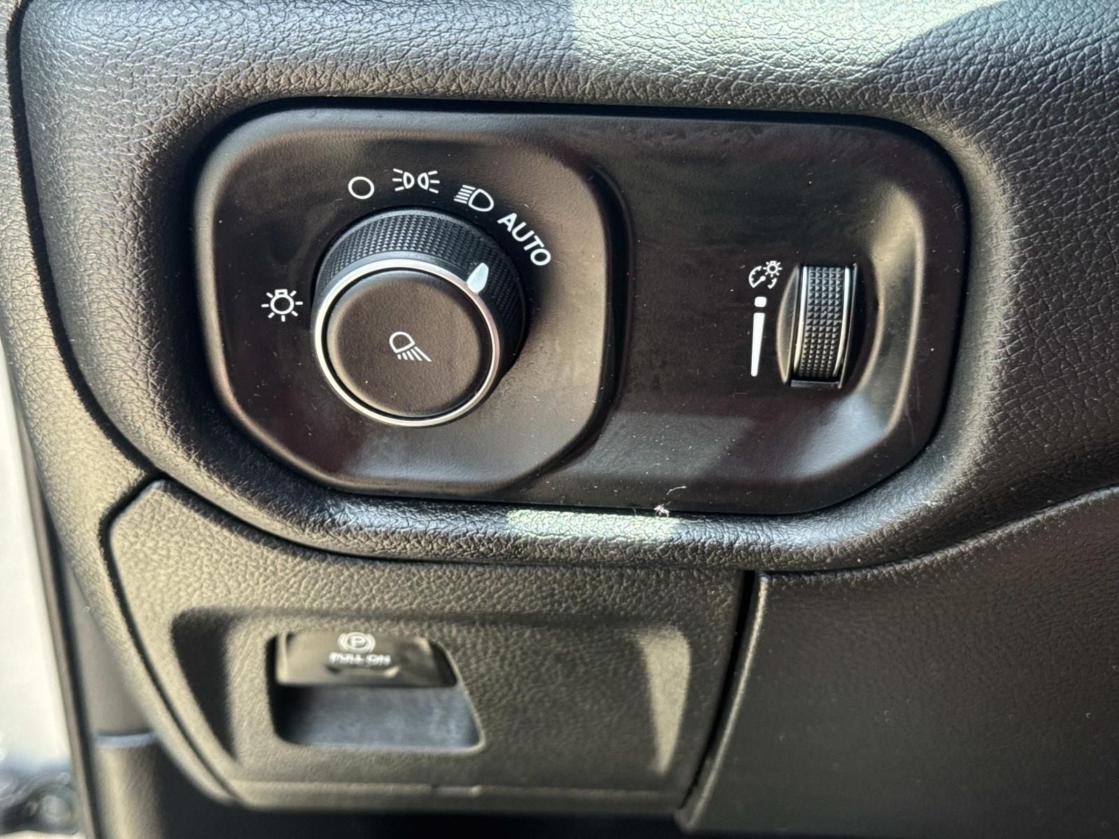 2024 RAM 1500 Laramie Crew Cab 4x2 5'7' Box