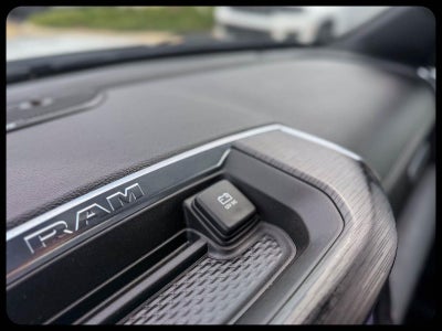 2024 RAM 1500 Laramie Crew Cab 4x2 5'7' Box