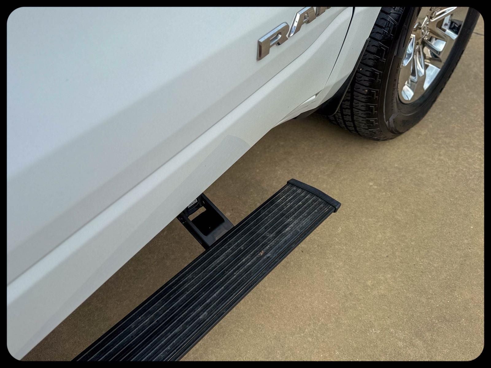 2024 RAM 1500 Laramie Crew Cab 4x2 5'7' Box