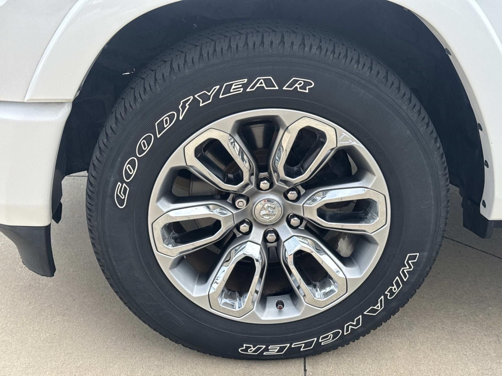 2019 RAM 1500 Laramie Crew Cab 4x2 5'7' Box