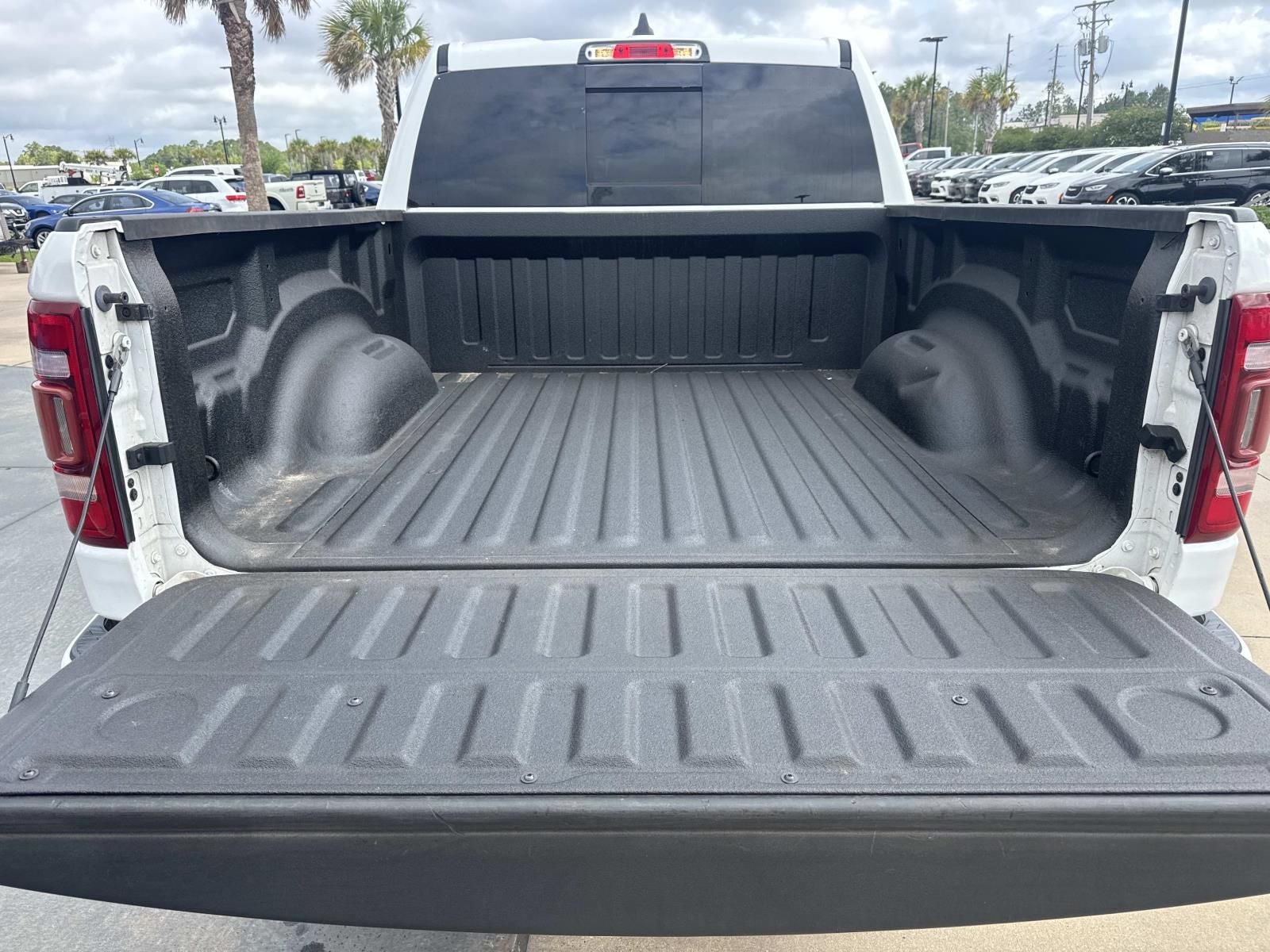 2019 RAM 1500 Laramie Crew Cab 4x2 5'7' Box